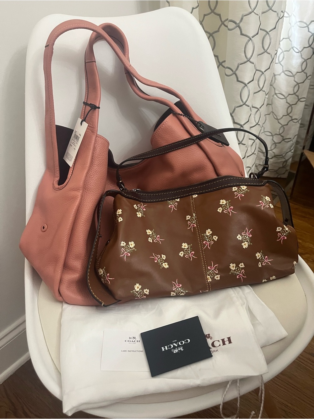 COACH NWT Bandit Hobo 39 in Melon with removable floral bow interior pouch
